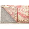 Image 10 : A WOOL HAND KNOTTED OUSHAK ORIENTAL RUG.