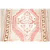 Image 4 : A WOOL HAND KNOTTED OUSHAK ORIENTAL RUG.