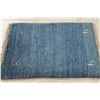 Image 6 : A WOOL HAND KNOTTED GABBEH AREA RUG.