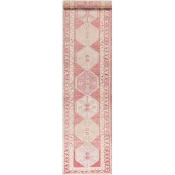 A WOOL HAND KNOTTED OUSHAK ORIENTAL RUG RUNNER.