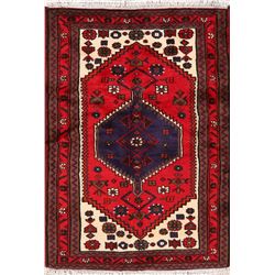 A WOOL HAND KNOTTED ORIENTAL AREA RUG.