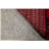 Image 10 : A WOOL HAND KNOTTED BALOUCH ORIENTAL AREA RUG.