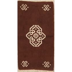 A WOOL HAND KNOTTED ORIENTAL RUG.