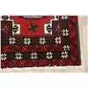 Image 5 : A WOOL HAND KNOTTED BALOUCH ORIENTAL AREA RUG.