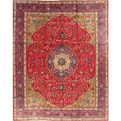 A WOOL HAND KNOTTED ORIENTAL AREA RUG.