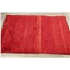 Image 9 : A WOOL HAND KNOTTED GABBEH AREA RUG.