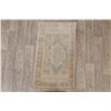 Image 2 : A WOOL HAND KNOTTED OUSHAK ORIENTAL AREA RUG.