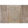 Image 3 : A WOOL HAND KNOTTED OUSHAK ORIENTAL AREA RUG.