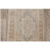 Image 4 : A WOOL HAND KNOTTED OUSHAK ORIENTAL AREA RUG.