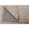 Image 6 : A WOOL HAND KNOTTED OUSHAK ORIENTAL AREA RUG.