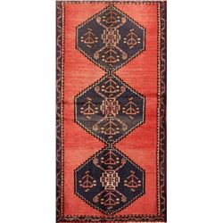 A WOOL HAND KNOTTED ORIENTAL AREA RUG.