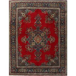 A WOOL HAND KNOTTED FLORAL ORIENTAL AREA RUG.