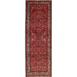 A WOOL HAND KNOTTED FLORAL ORIENTAL RUG RUNNER.