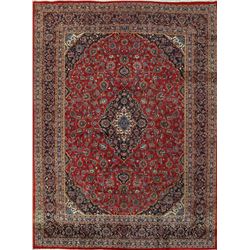 A WOOL HAND KNOTTED FLORAL ORIENTAL AREA RUG.