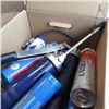 Image 2 : Tray of grease gun and grease