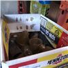 Image 1 : BOX OF GLASS, RUBBER AND PLASTIC INSULATORS
