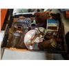 Image 2 : 2 boxes of collectibles and light fixtures