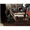 Image 2 : ANTIQUE SINGER SEWING MACHINE IN CASE