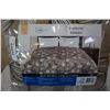 Image 2 : MAINSTAYS SOUBLE QUEEN COMFORTER AND YOGA MATS