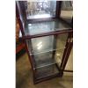 Image 8 : DISPLAY CASE WITH BUILT IN CLOCK