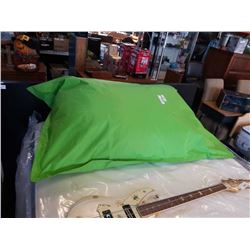 GREEN BEANBAG