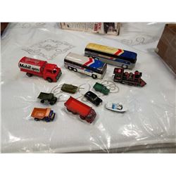 2 GREYHOUND BUSSES AND LOT OF CORGI, LESNEY, MATCHBOX, ETC CARS