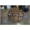 Image 1 : Vintage steamer trunk