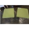 Image 2 : 2 GREEN LEATHER LOOK BAR STOOLS