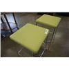 Image 7 : 2 GREEN LEATHER LOOK BAR STOOLS