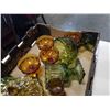 Image 2 : Tray of amber and mint glass