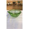 Image 2 : 3 URANIUM GLASS BOWLS
