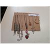 Image 1 : TRAY OF NECKLACES
