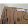 Image 2 : TRAY OF NECKLACES