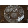Image 2 : 3 CRYSTAL FOOTED BOWLS