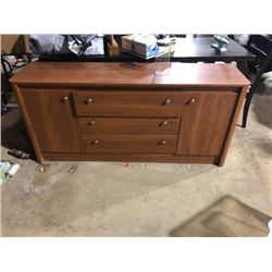 dresser with mirror