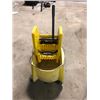 Image 1 : mop pail