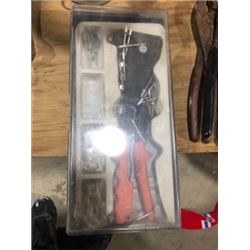 Rivet gun