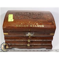 VINTAGE X-LARGE WOODEN JEWELRY