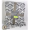 Image 1 : NEW 50 X 60 BLANKET