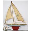 Image 1 : VINTAGE WOOD MODEL SIZE SAILBOAT