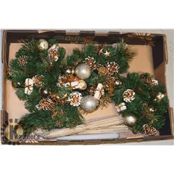 CHRISTMAS CANDLE HOLDER CENTERPIECE