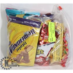 24PCS OF ASSORTED CHOCOLATE, GUMS AND CANDY