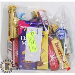 24PCS OF ASSORTED CHOCOLATE, GUMS AND CANDY