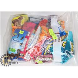 24PCS OF ASSORTED CHOCOLATE, GUMS AND CANDY