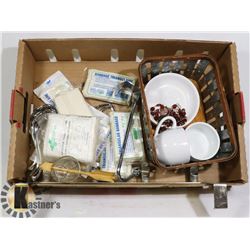 8 TRIANGULAR BANDAGES IN A BOX, WALL MOUNT