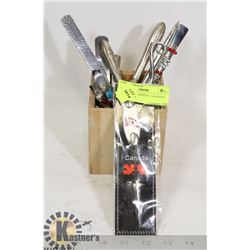 18 ASSORTED KNIVES/  CANADIAN SOUVENIRS