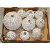 Image 1 : LARGE FLAT OF CHRISTMAS TREE BALLS