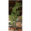 Image 1 : ARTIFICIAL PLANT