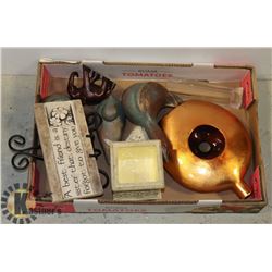 FLAT WITH HOME DECOR INCL. VASE, BIRD