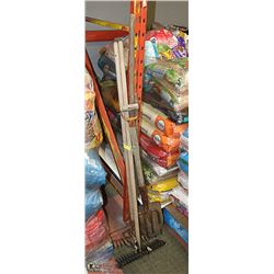 YARD/GARDEN TOOLS- ASSORTED LOT